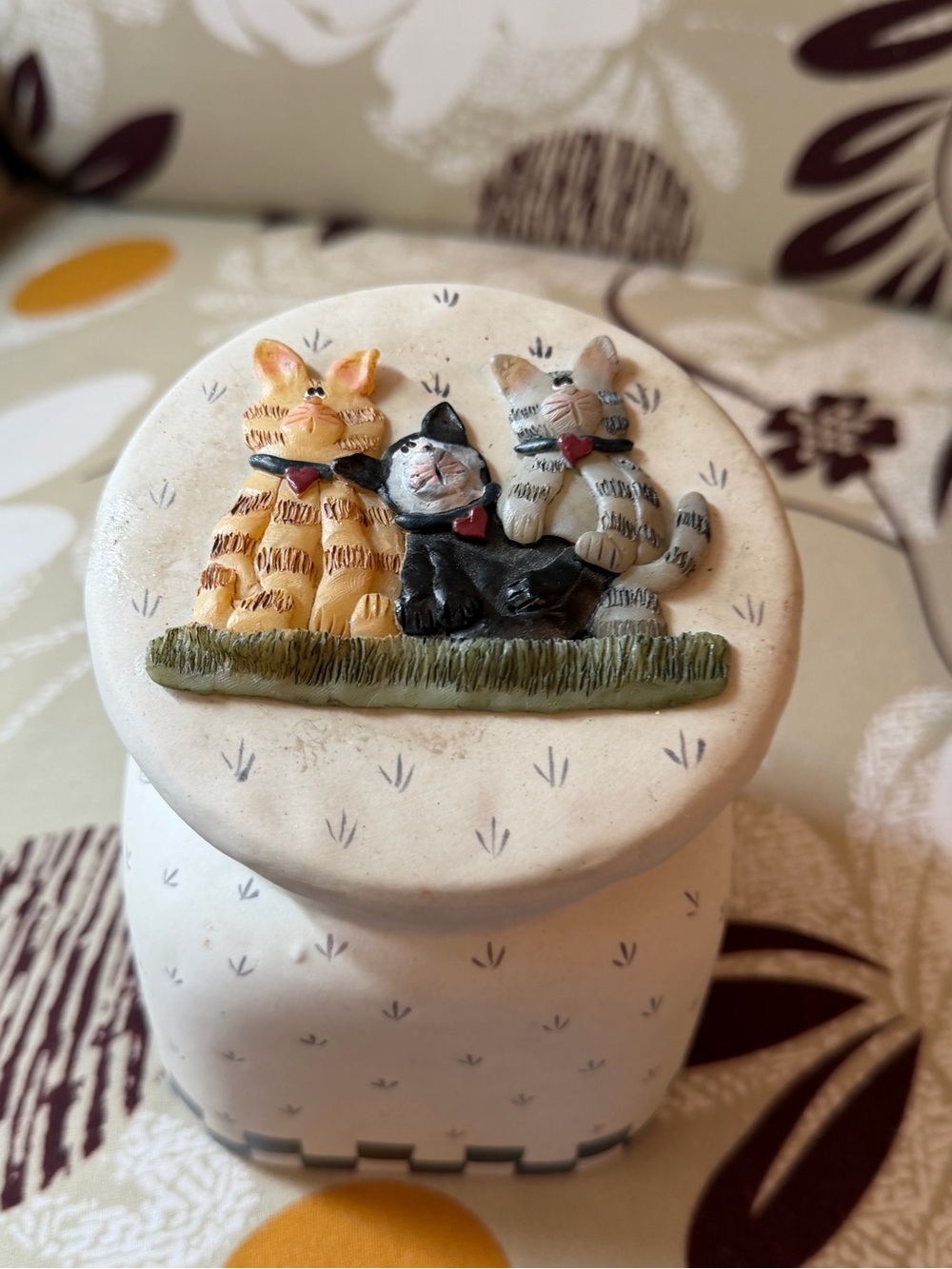 Ceramic Trinket Jar with Three Sitting Cats